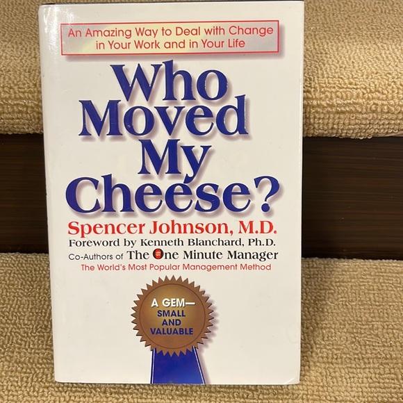 Who Moved My Cheese? – Review sách Spencer Johnson | Nghệ thuật thích nghi với thay đổi